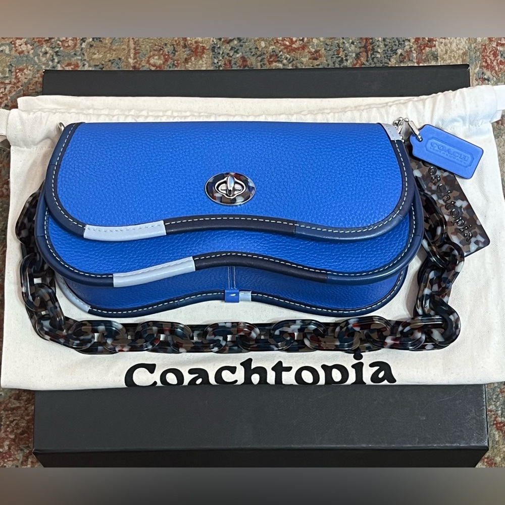 Coach Wavy Dinky Bag With Crossbody Strap